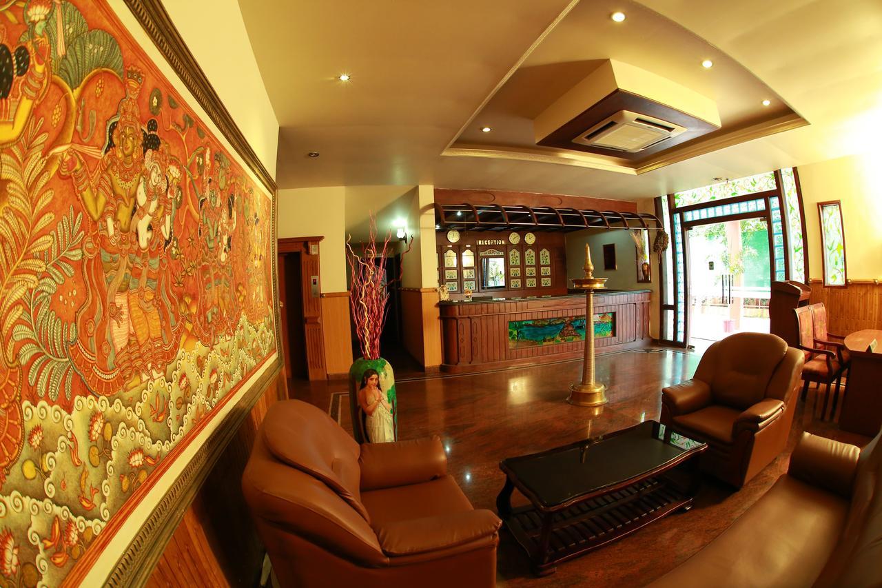 Capital O 46475 Gd International Redfort Hotel Nilambūr Екстериор снимка