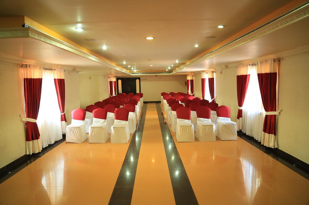 Capital O 46475 Gd International Redfort Hotel Nilambūr Екстериор снимка