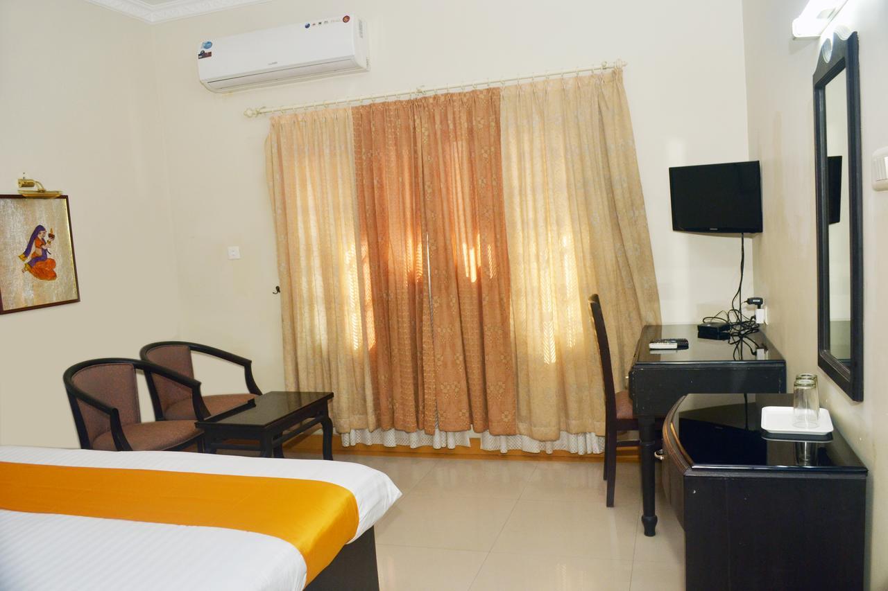 Capital O 46475 Gd International Redfort Hotel Nilambūr Екстериор снимка